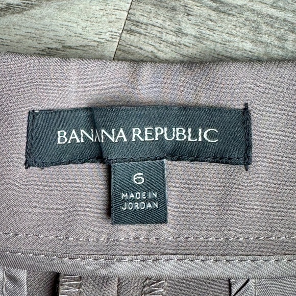 Banana Republic Taupe Side Tie-Waist Pleated Lace-Trim Tailored Shorts – Size 6 - Picture 3 of 15